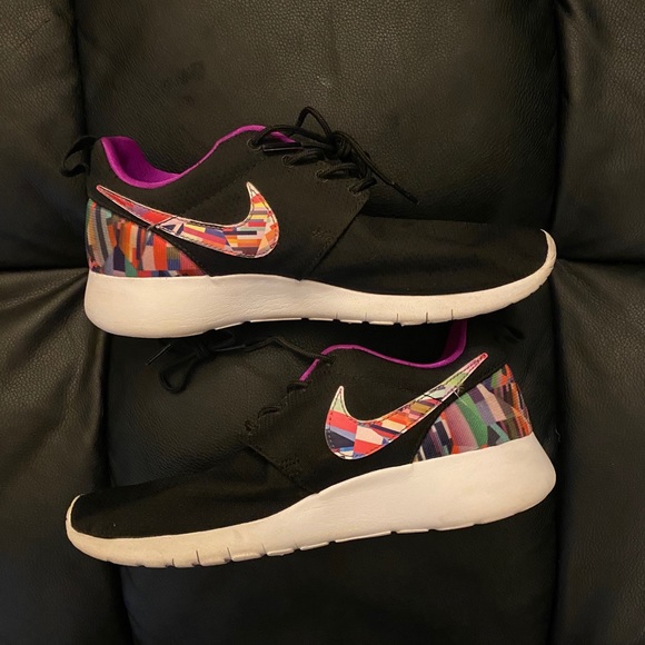 Nike Sneakers 👟 - Picture 2 of 3